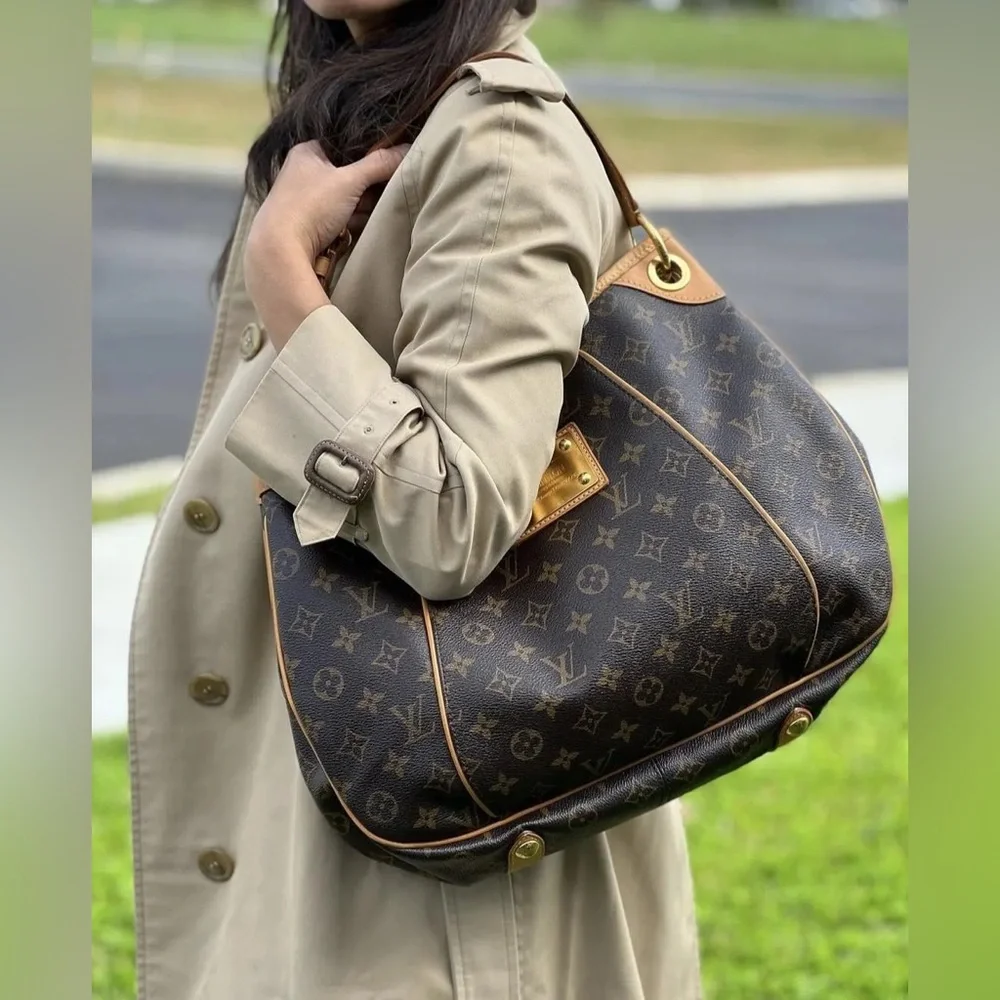Louis Vuitton Galleria PM Monogram Shoulder Bag with COA - Picture 4 of 16